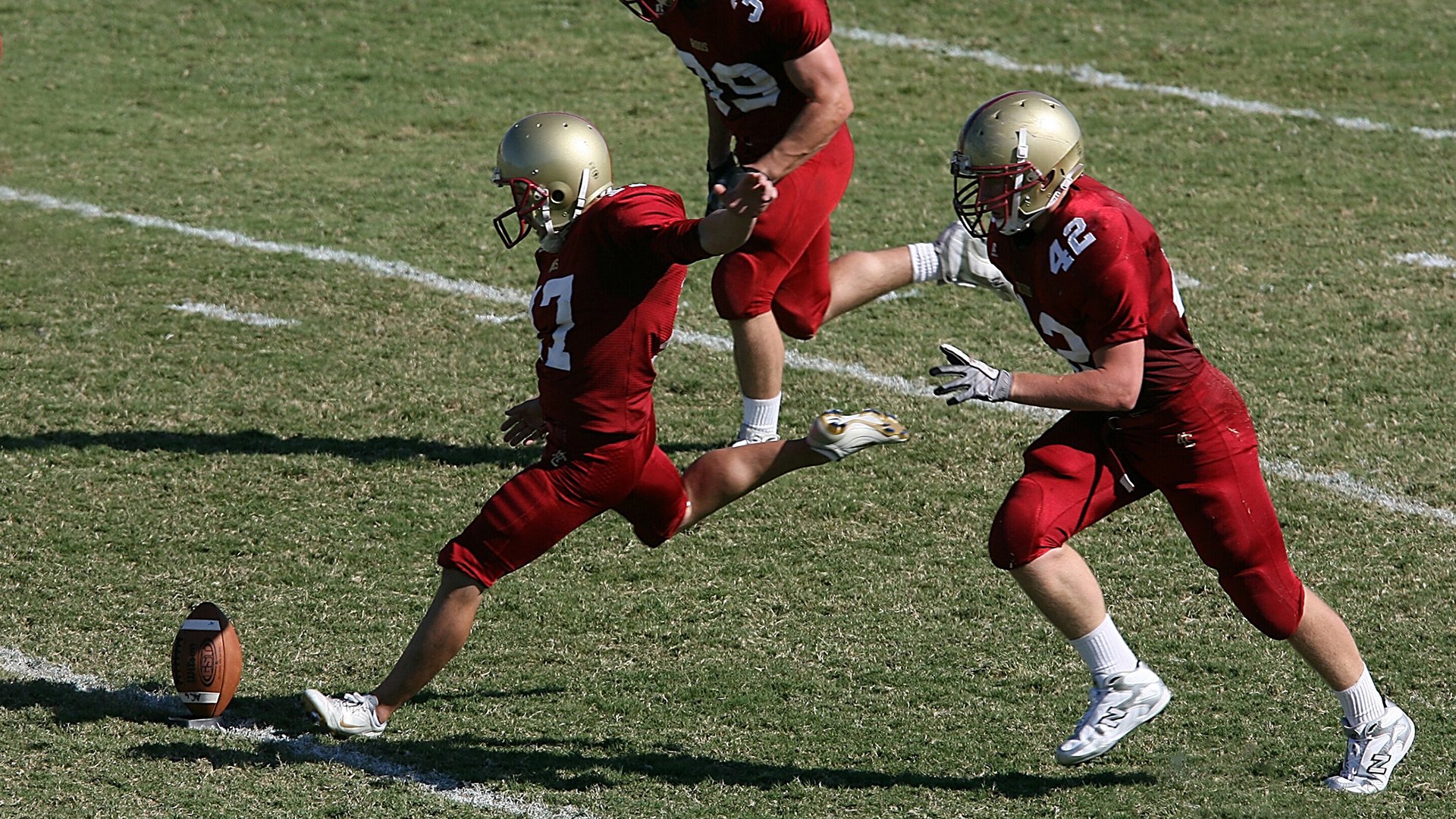 世界足球年鉴发布，盘点年度精彩时刻，世界足坛经典比赛